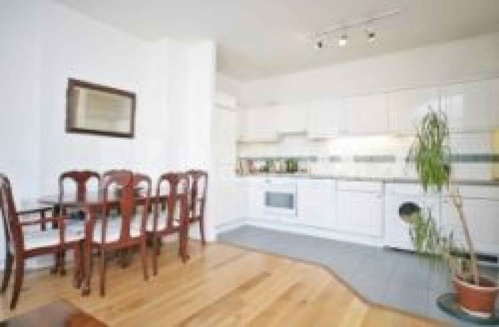 			VIEWINGS ESSENTIAL, 1 Bedroom, 1 bath, 1 reception Flat			 Kensington Gardens Square, Hyde Park W2